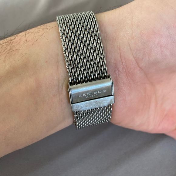 Men’s Akribos XXIV watch, silver with white face and blue dial. - Picture 8 of 8